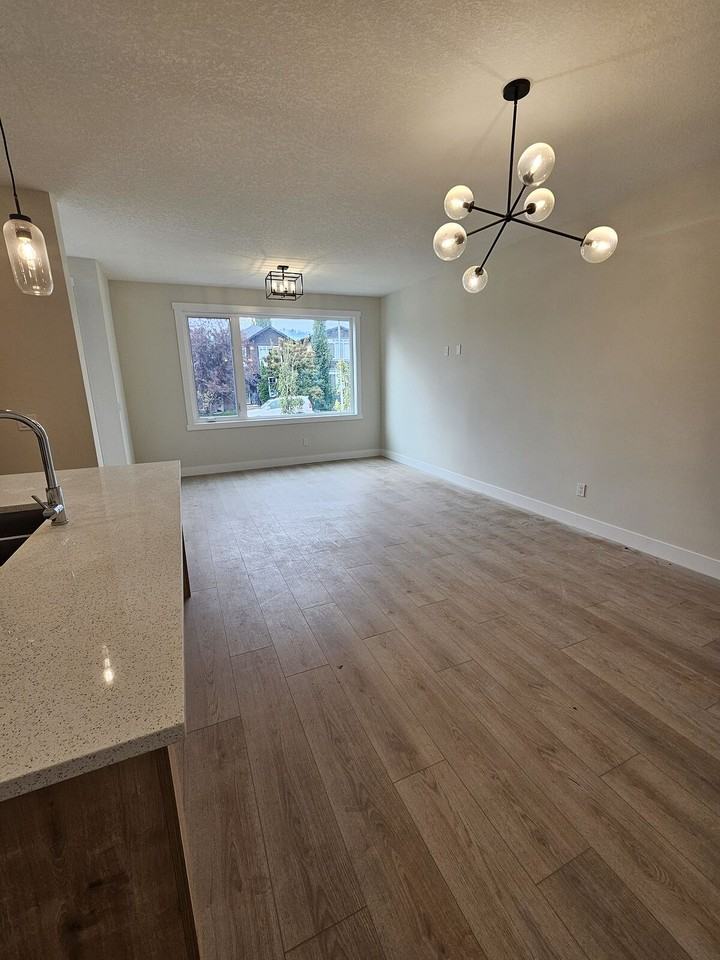 4428 17 Ave Nw - Photo 6 of 25