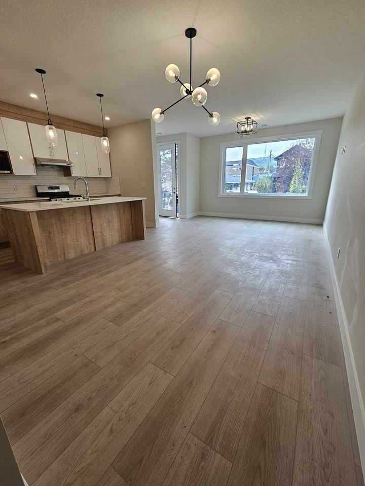 4428 17 Ave Nw - Photo 7 of 25