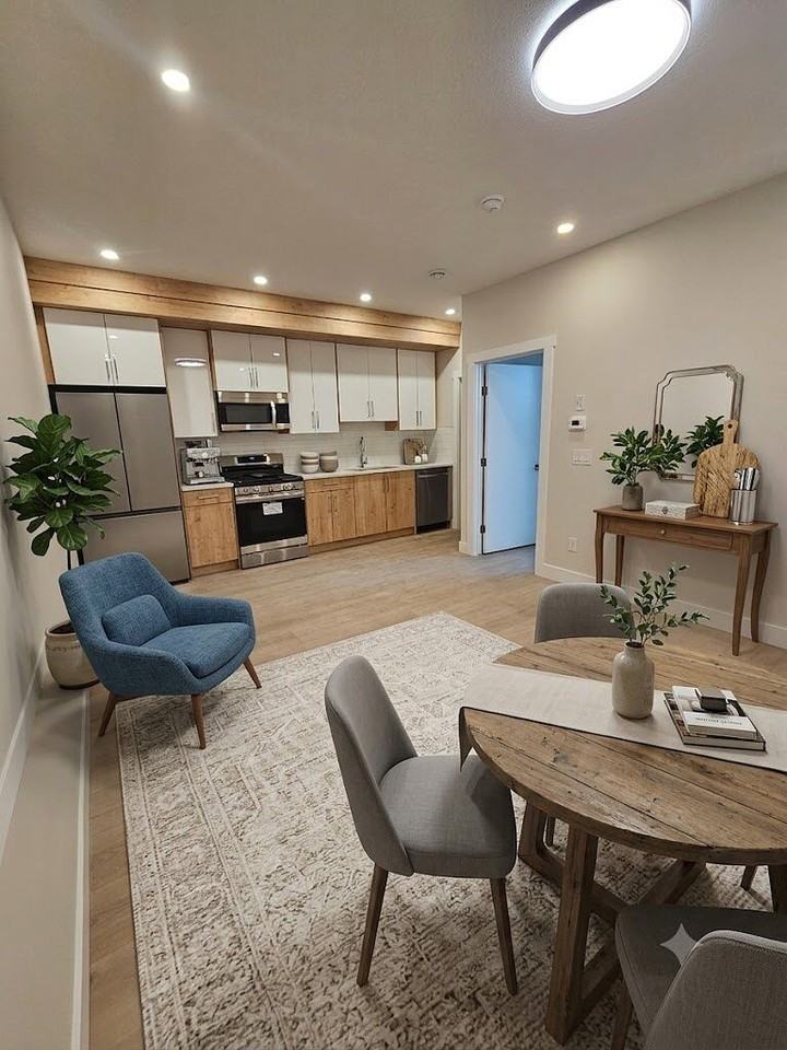 4428 17 Ave Nw - Photo 2 of 16