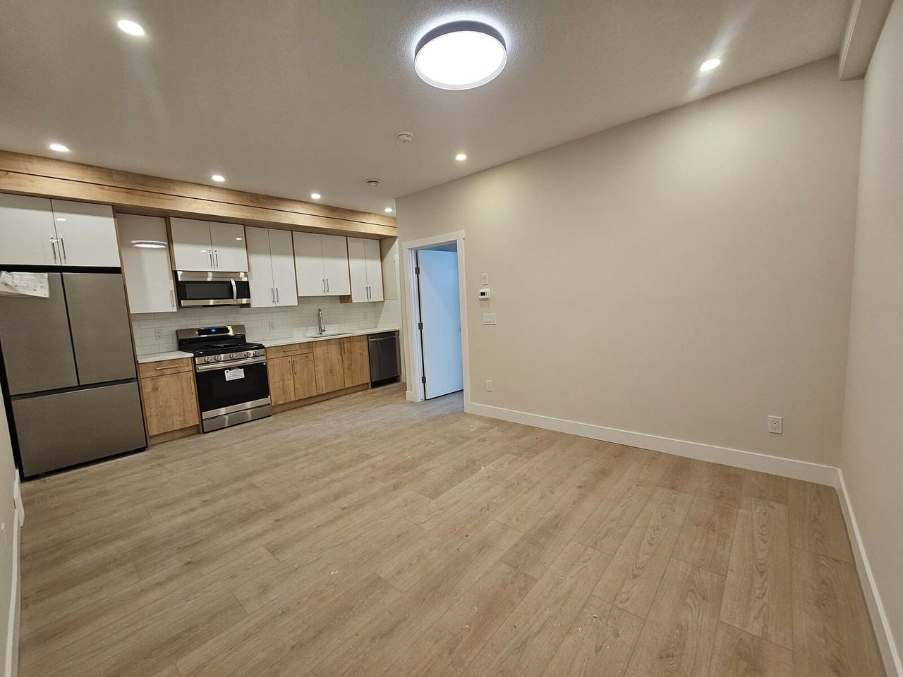 4428 17 Ave Nw - Photo 4 of 16