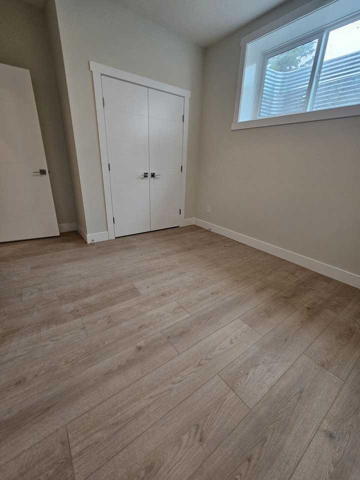 4428 17 Ave Nw - Photo 7 of 16