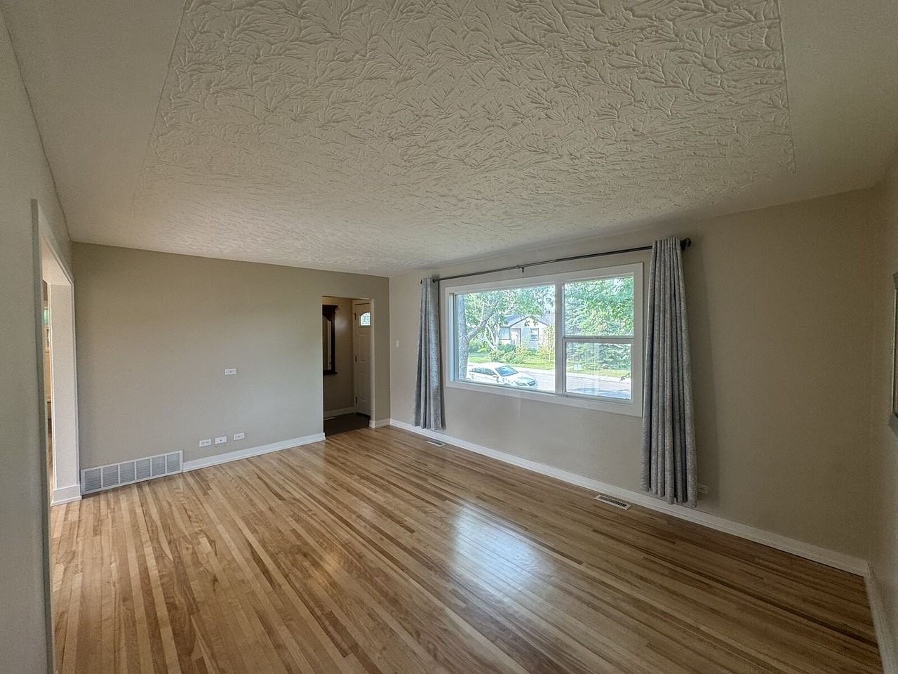 449 34 Ave Nw - Photo 3 of 41