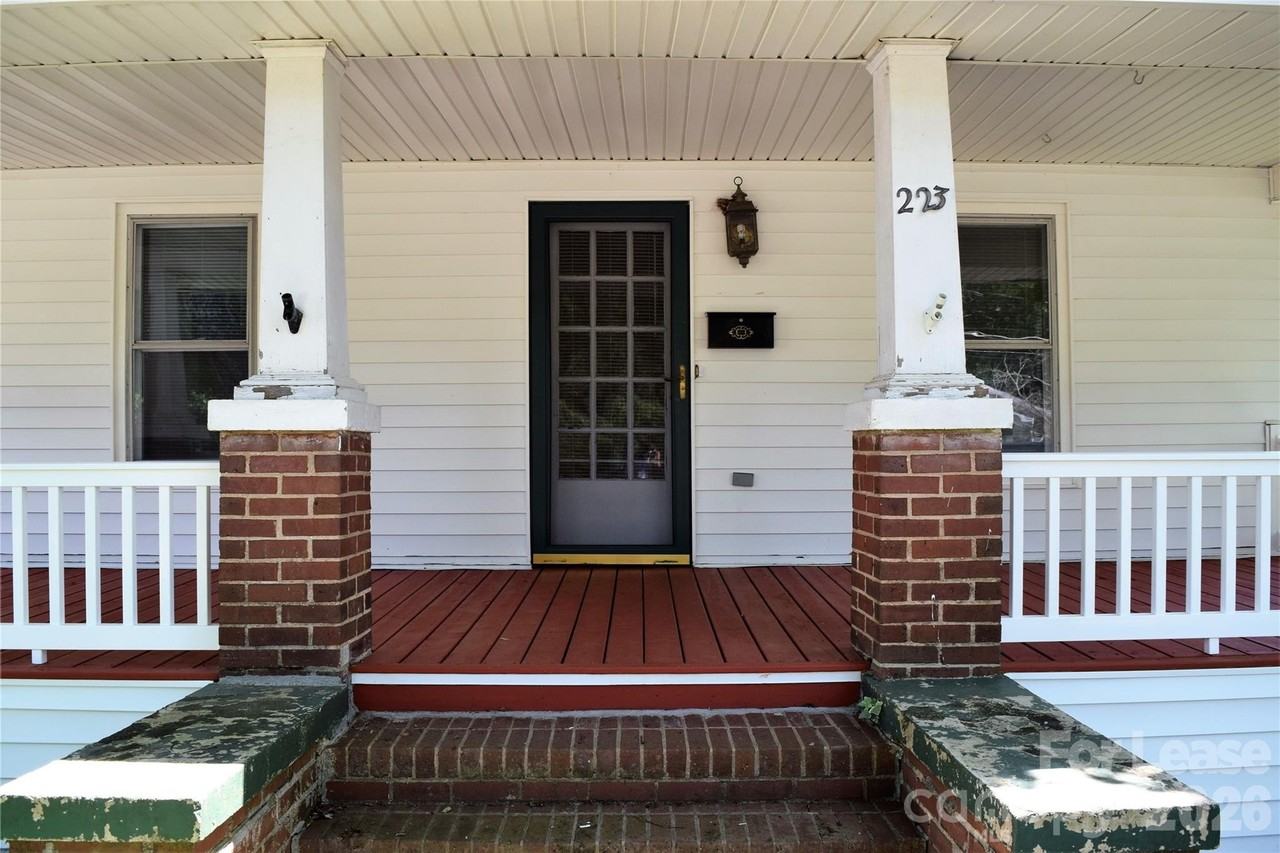223 Maple St - Photo 2 of 32
