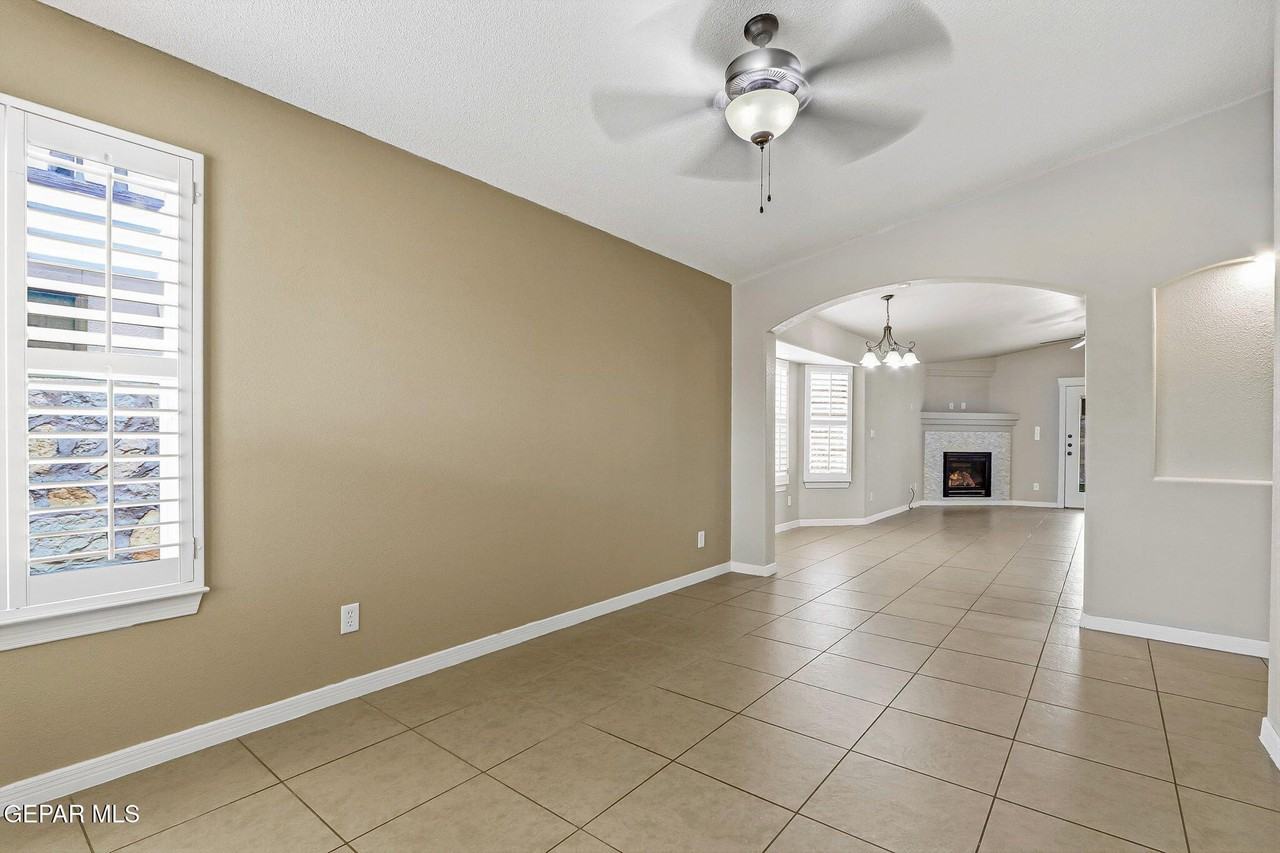 14124 Honey Point Dr - Photo 7 of 36