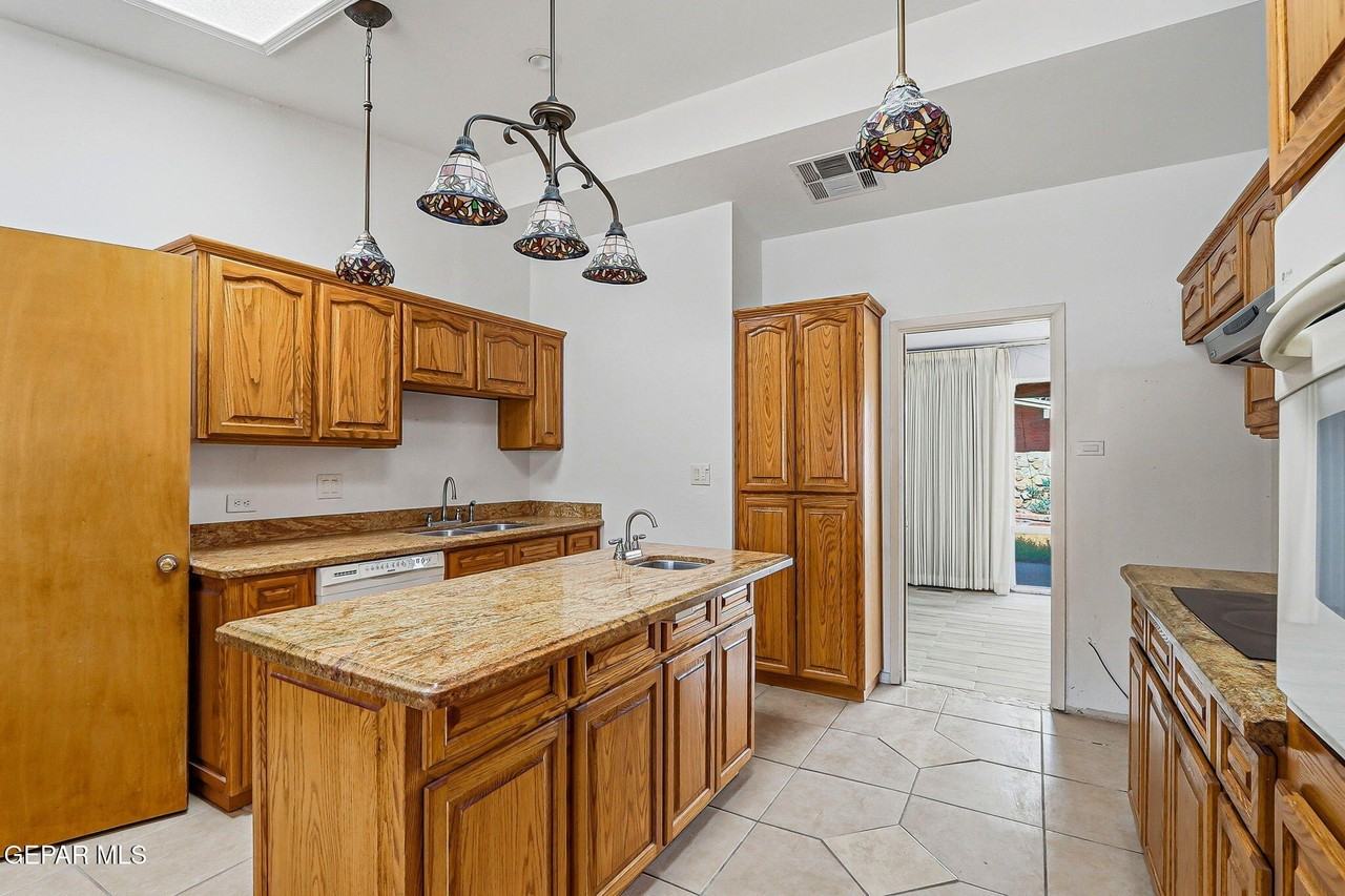 2801 Polk Ave - Photo 5 of 37