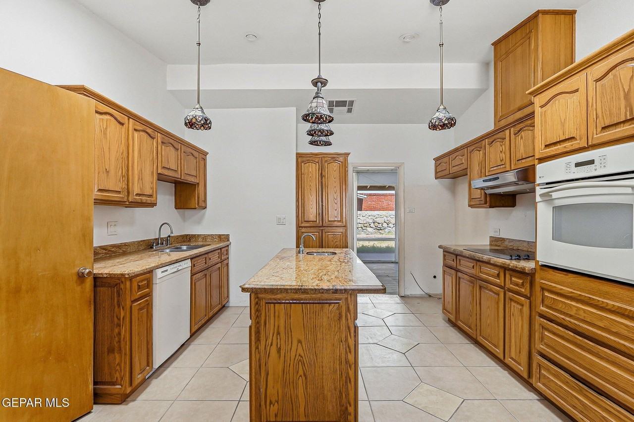 2801 Polk Ave - Photo 6 of 37
