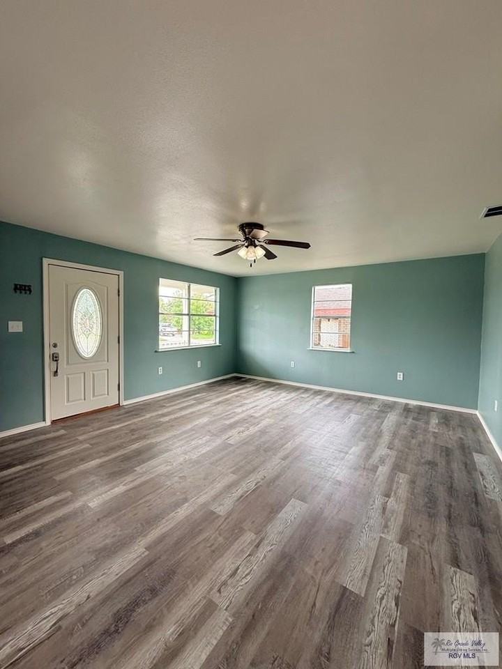405 W 7th St - Photo 5 of 21