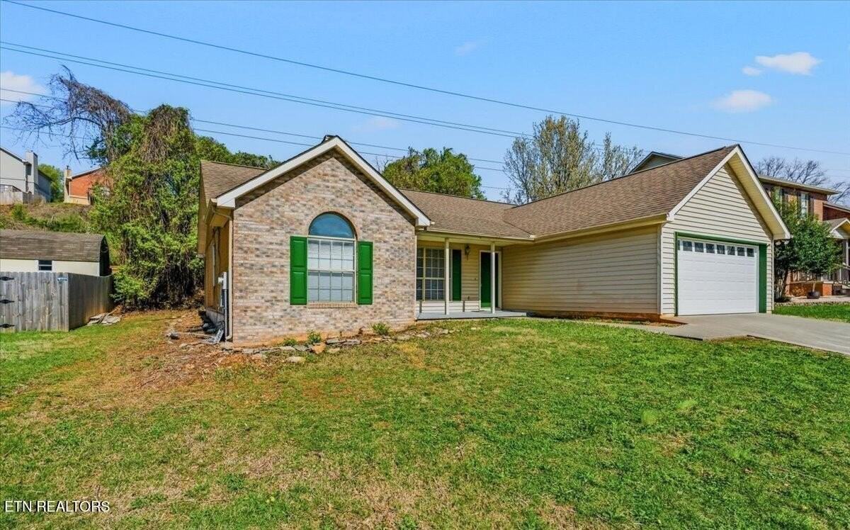 8765 Brucewood Ln - Photo 2 of 32