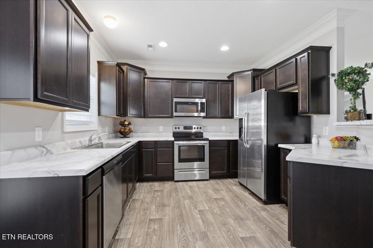 8002 Cambridge Reserve Dr - Photo 5 of 25