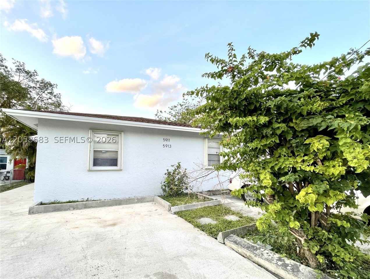 5911 Liberty St #5913 - Photo 3 of 13