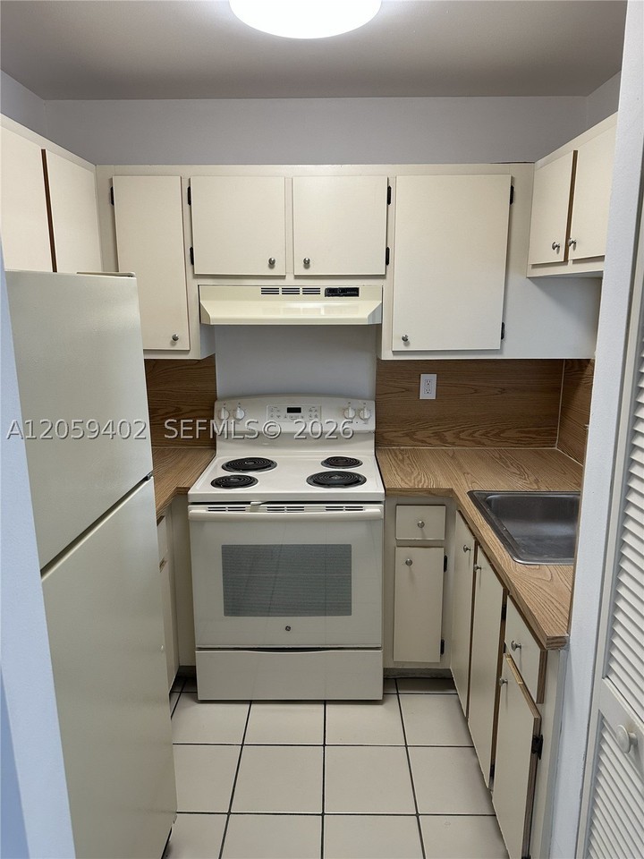 2046 W Flagler St #409 - Photo 6 of 13