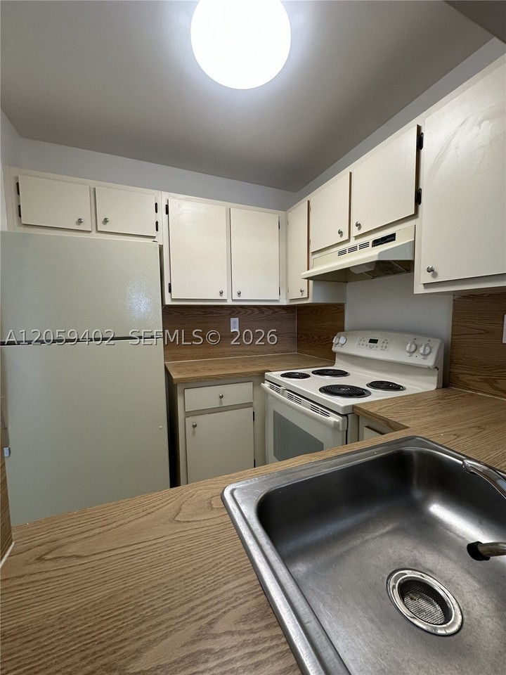 2046 W Flagler St #409 - Photo 7 of 13