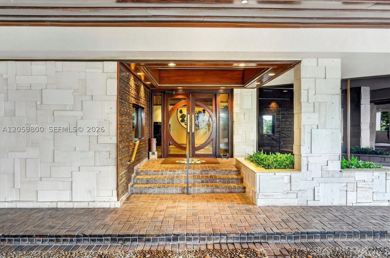 1 Grove Isle Dr #506
