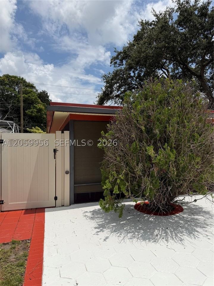 6717 Raleigh St - Photo 6 of 28
