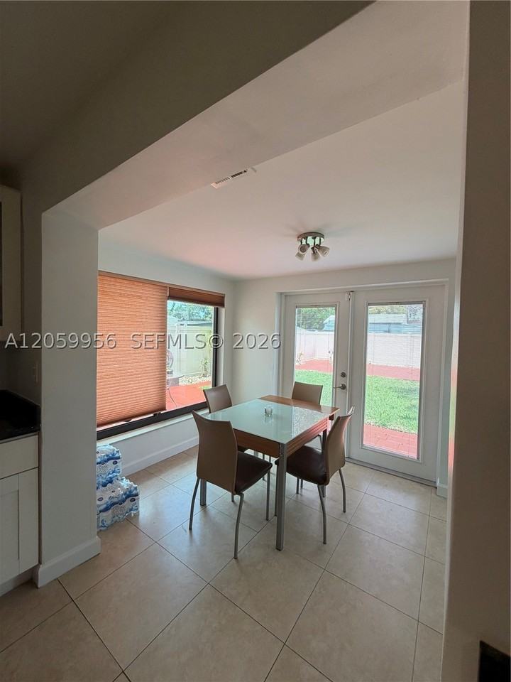 6717 Raleigh St - Photo 7 of 28
