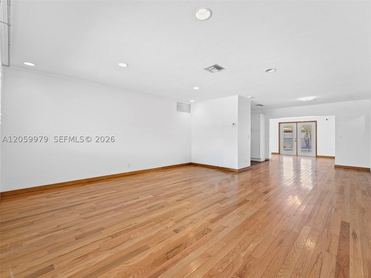 2021 N 52nd Ave - Photo 2 of 31