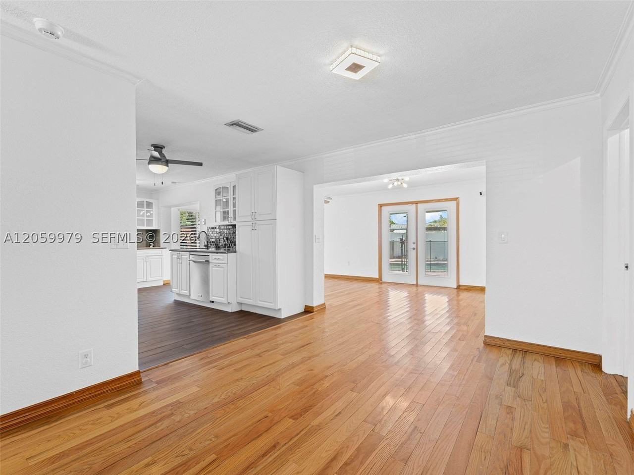2021 N 52nd Ave - Photo 4 of 31