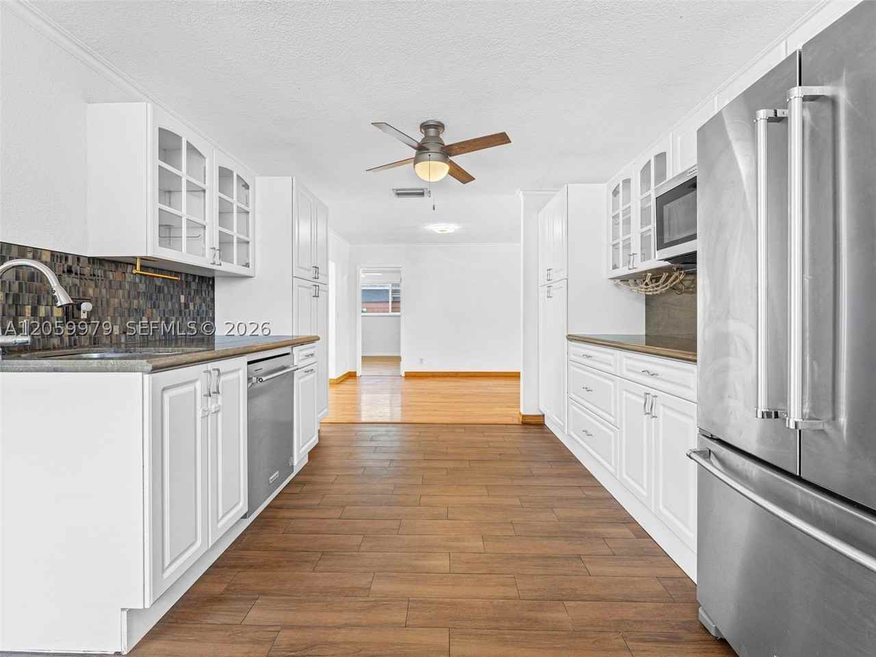 2021 N 52nd Ave - Photo 6 of 31