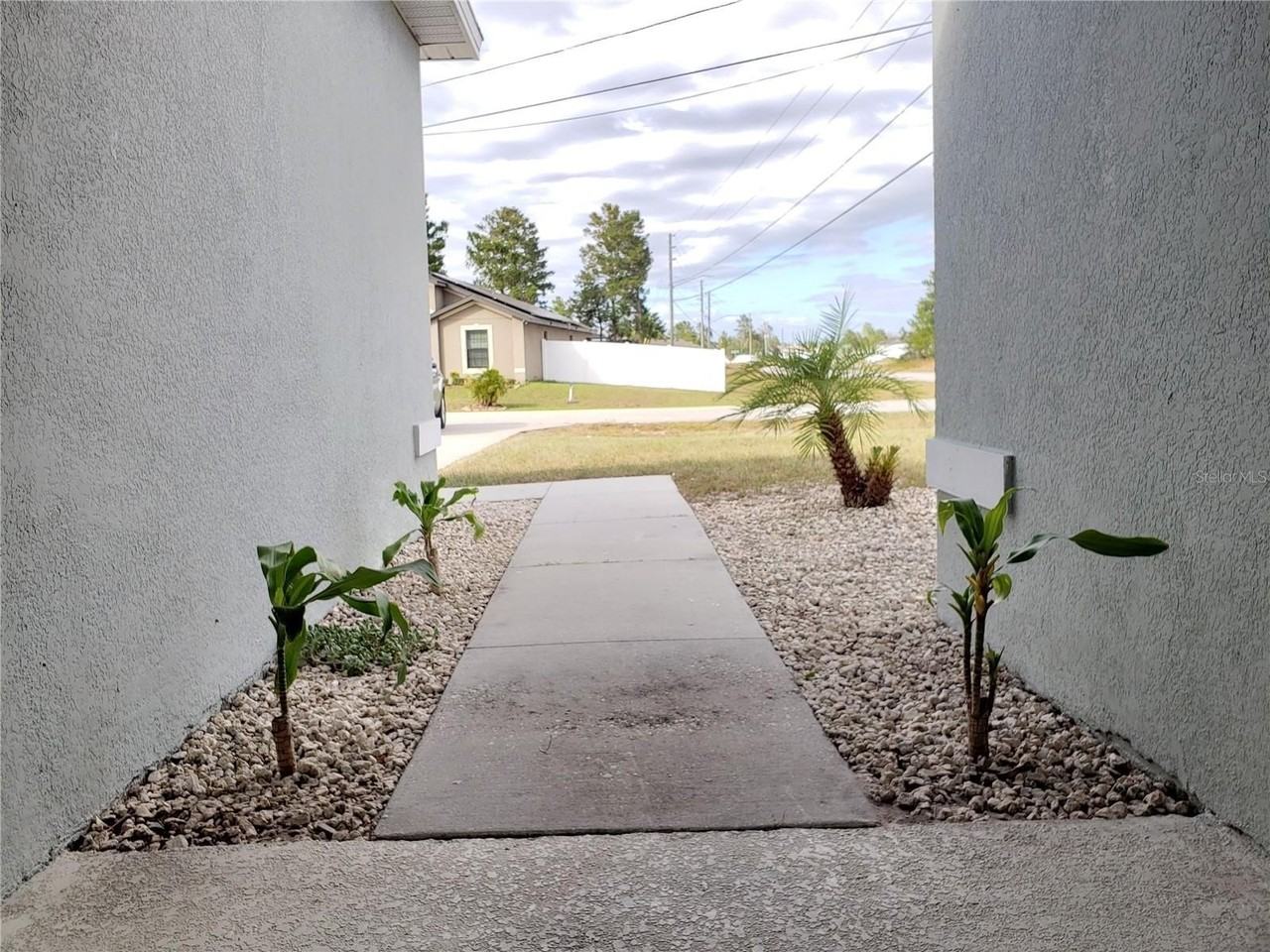 100 Sweet Pea Ct - Photo 4 of 17