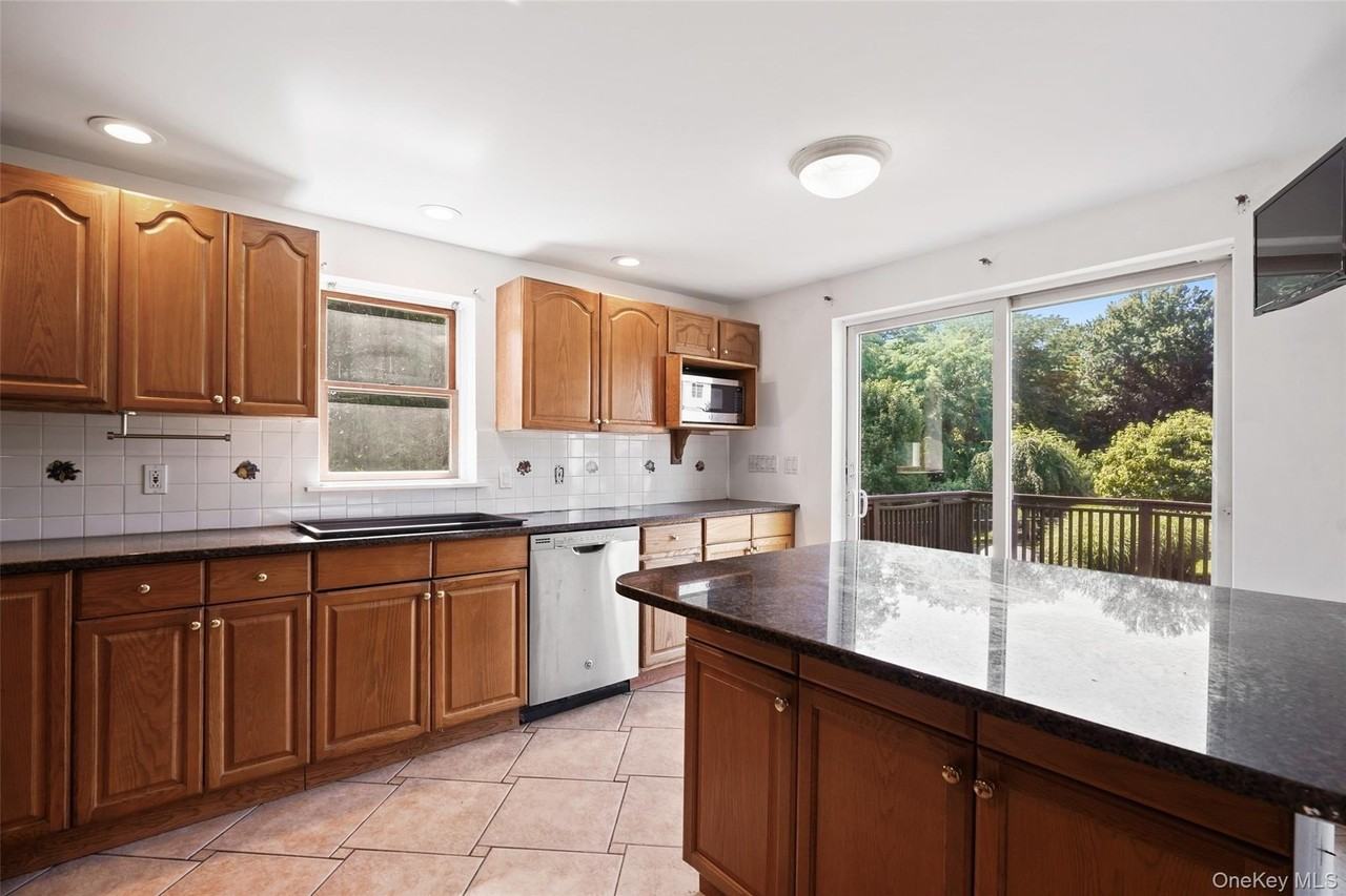 2079 Baldwin Rd - Photo 7 of 20