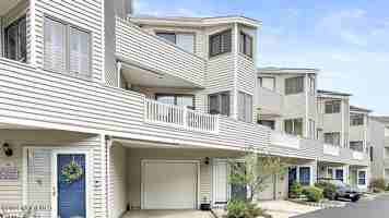 featured image of 32 Sunset Ave