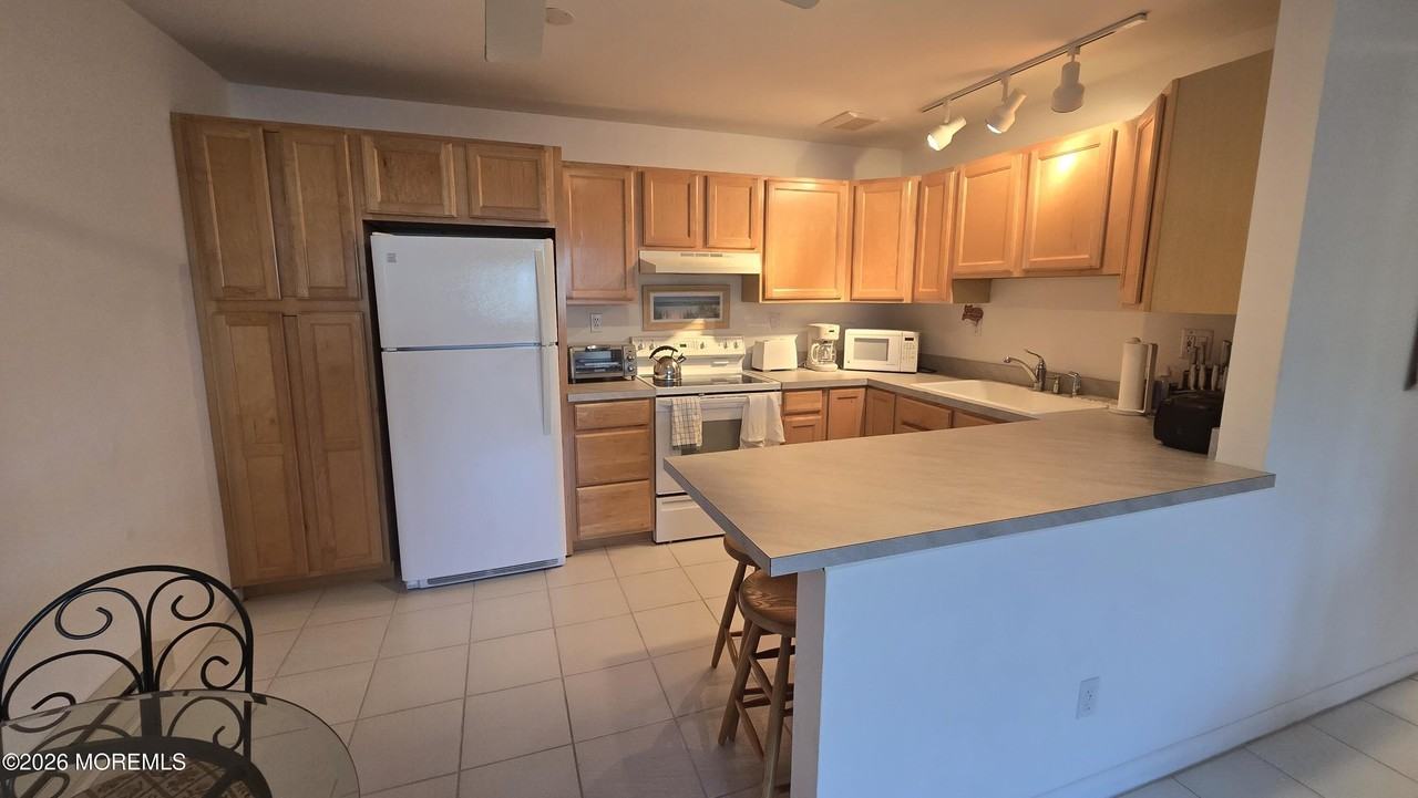 210 5th Ave #29 - Photo 3 of 15