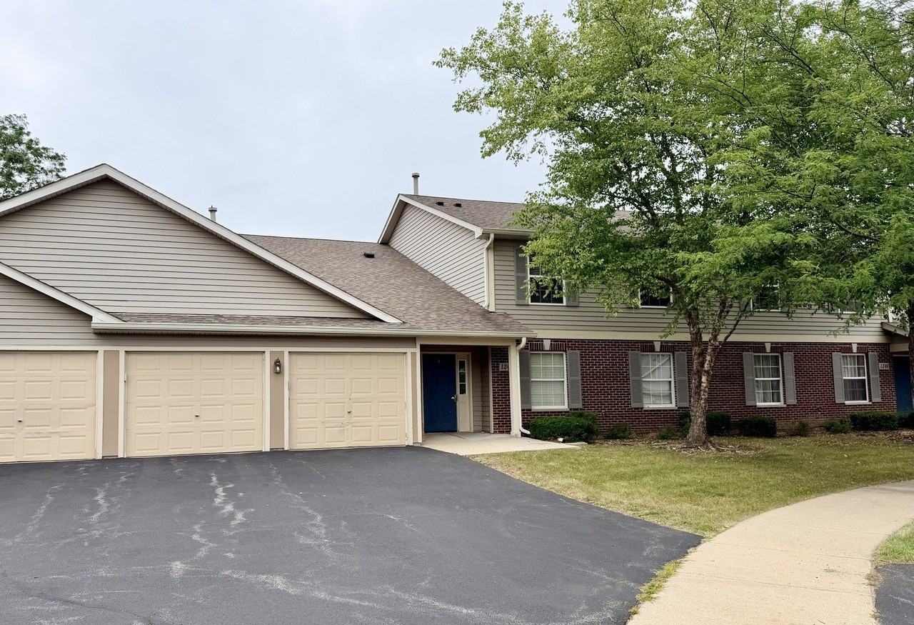 1244 N Red Oak Cir #1 - Photo 2 of 3