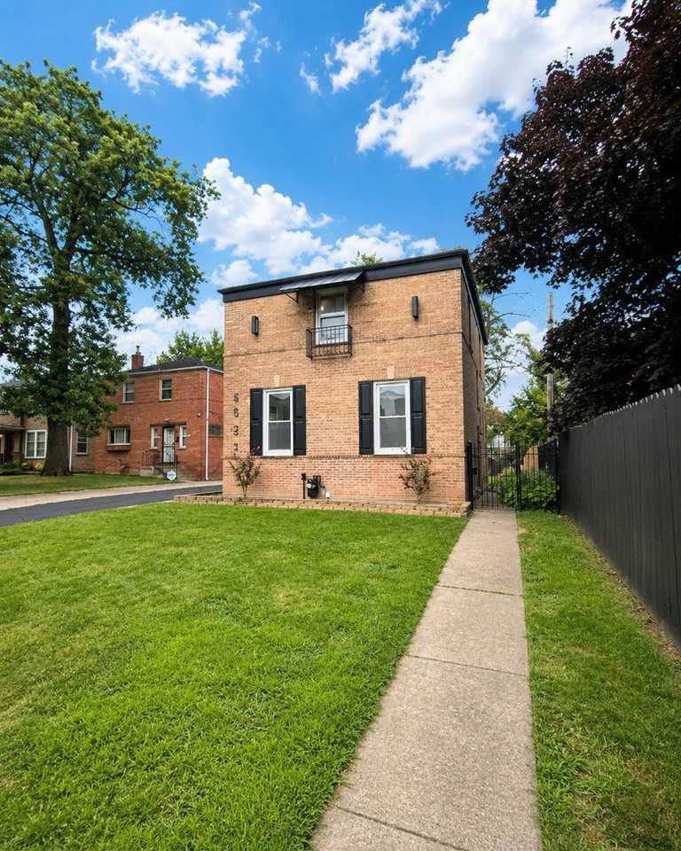 9637 S Wood St - Photo 3 of 26