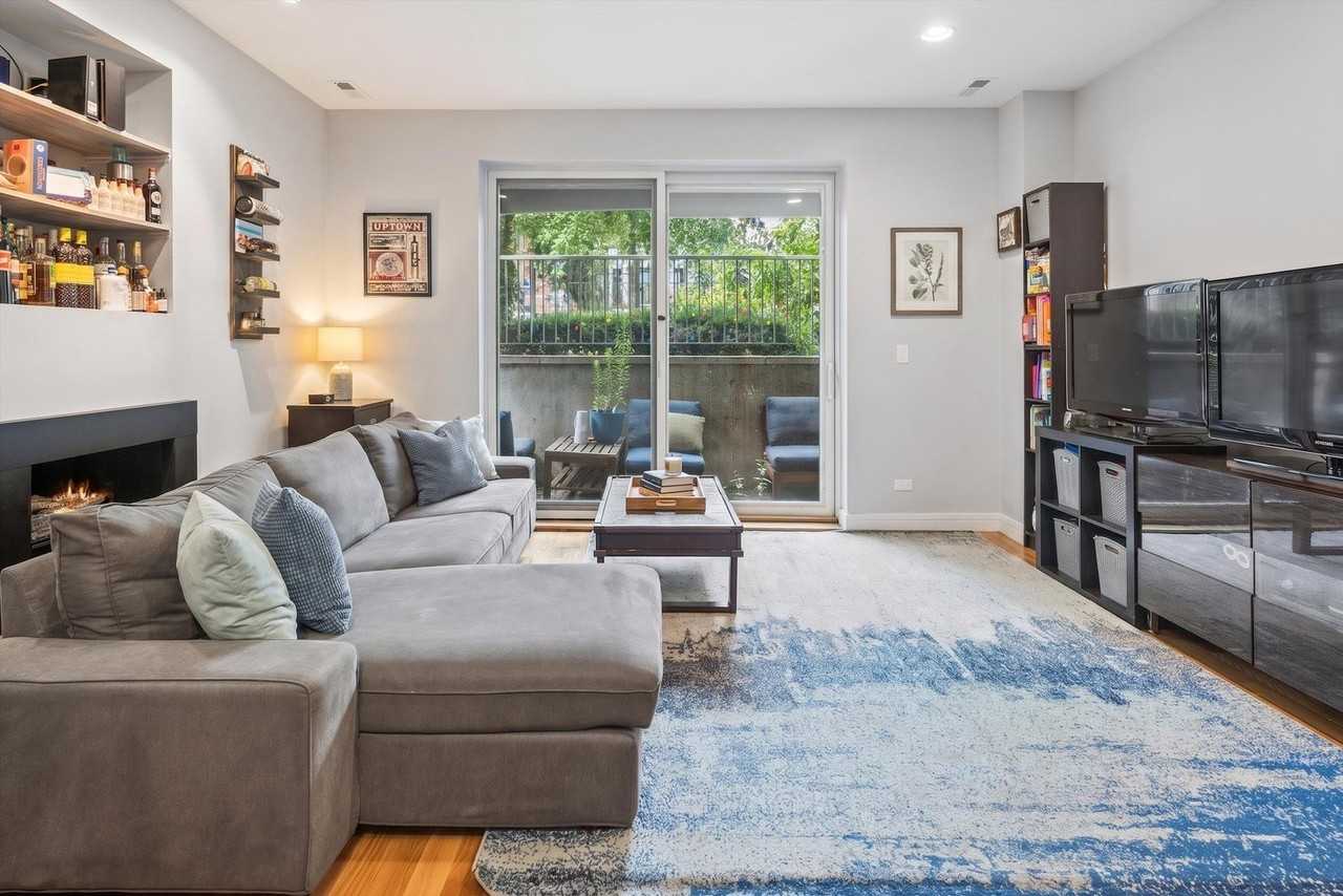 4303 N Kenmore Ave #1S - Photo 3 of 15