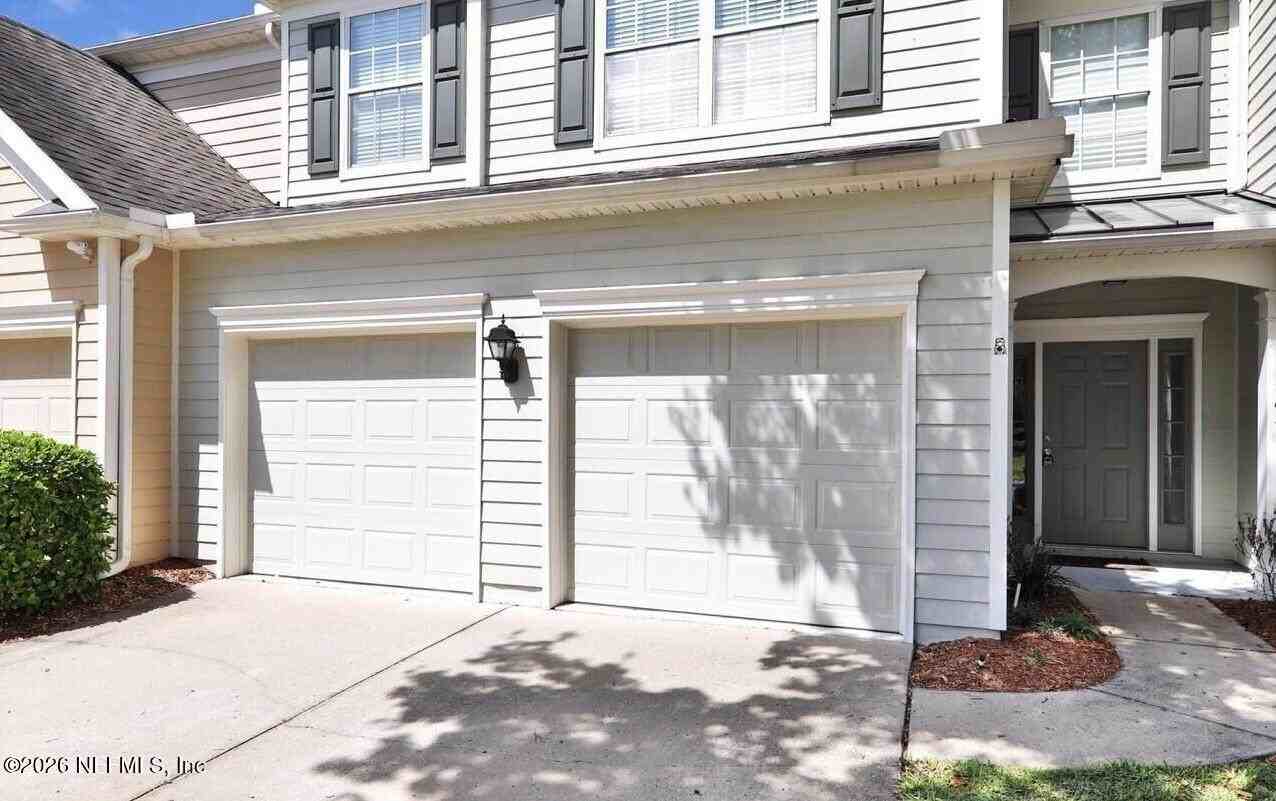 11225 Castlemain Cir N - Photo 2 of 33