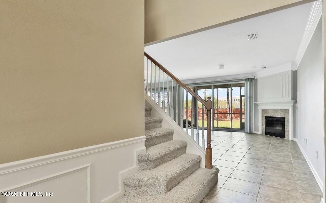11225 Castlemain Cir N - Photo 4 of 33