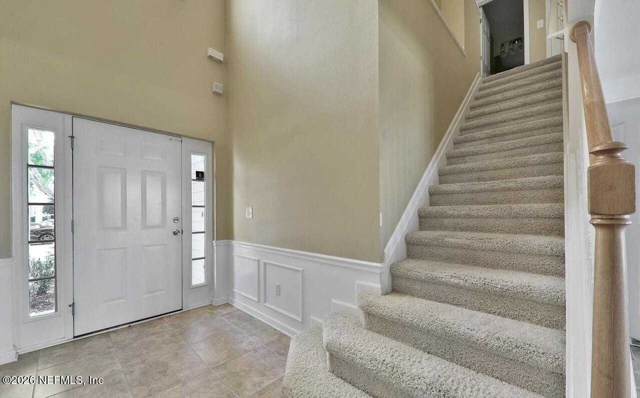 11225 Castlemain Cir N - Photo 5 of 33