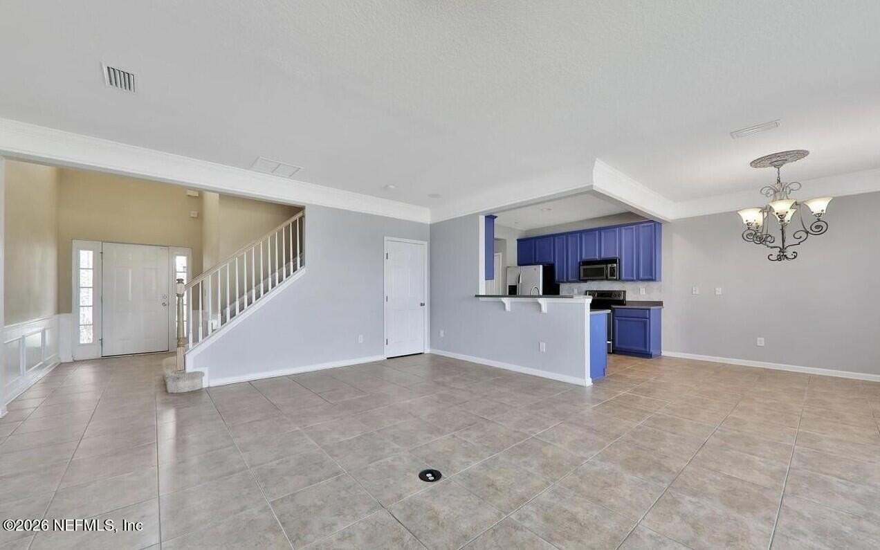 11225 Castlemain Cir N - Photo 7 of 33