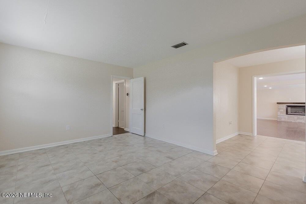 848 Glynlea Rd - Photo 3 of 32