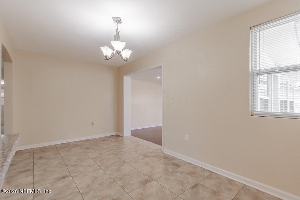 848 Glynlea Rd - Photo 7 of 32