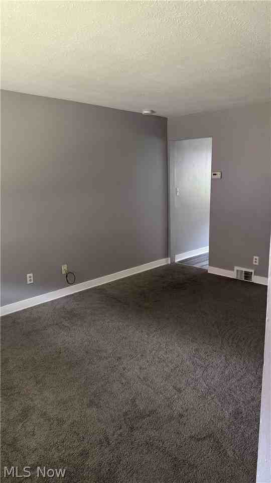16209 Maplewood Ct - Photo 2 of 9