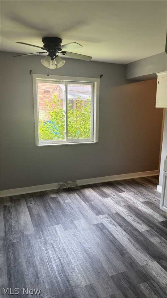 16209 Maplewood Ct - Photo 3 of 9