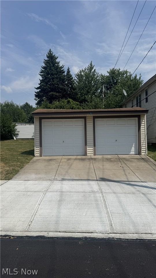 8502 Grand Division Ave - Photo 2 of 13