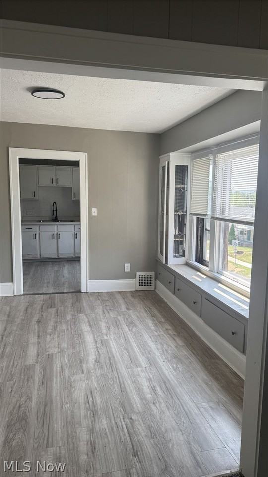 8502 Grand Division Ave - Photo 4 of 13