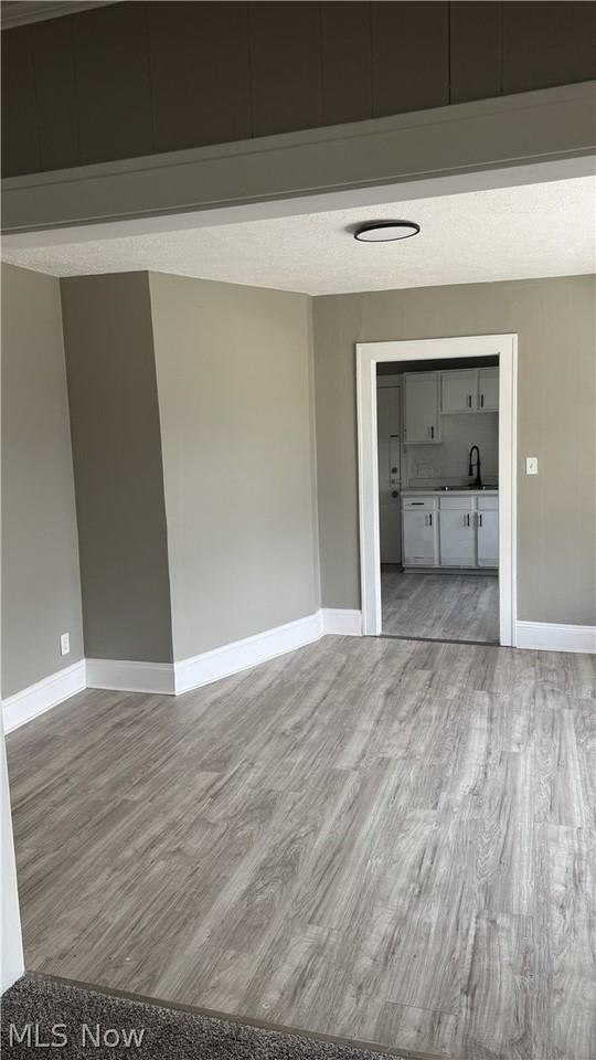 8502 Grand Division Ave - Photo 5 of 13