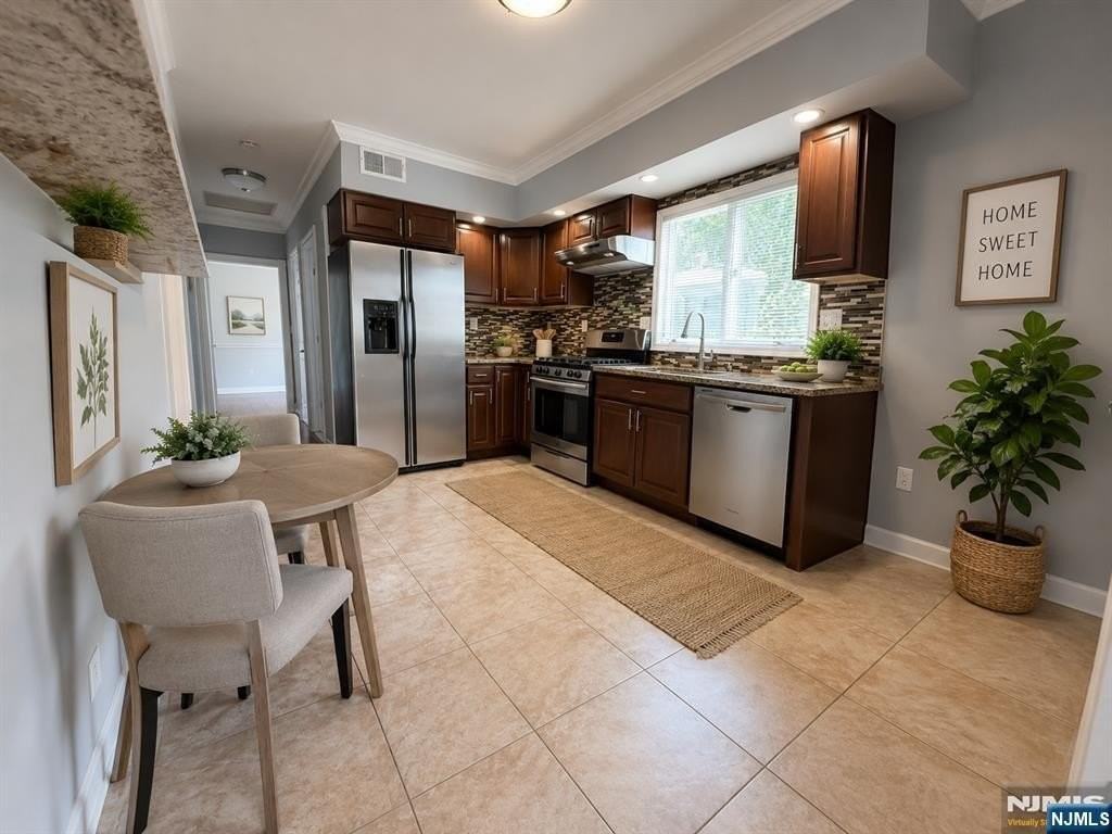 73 Columbia St #1 - Photo 5 of 18