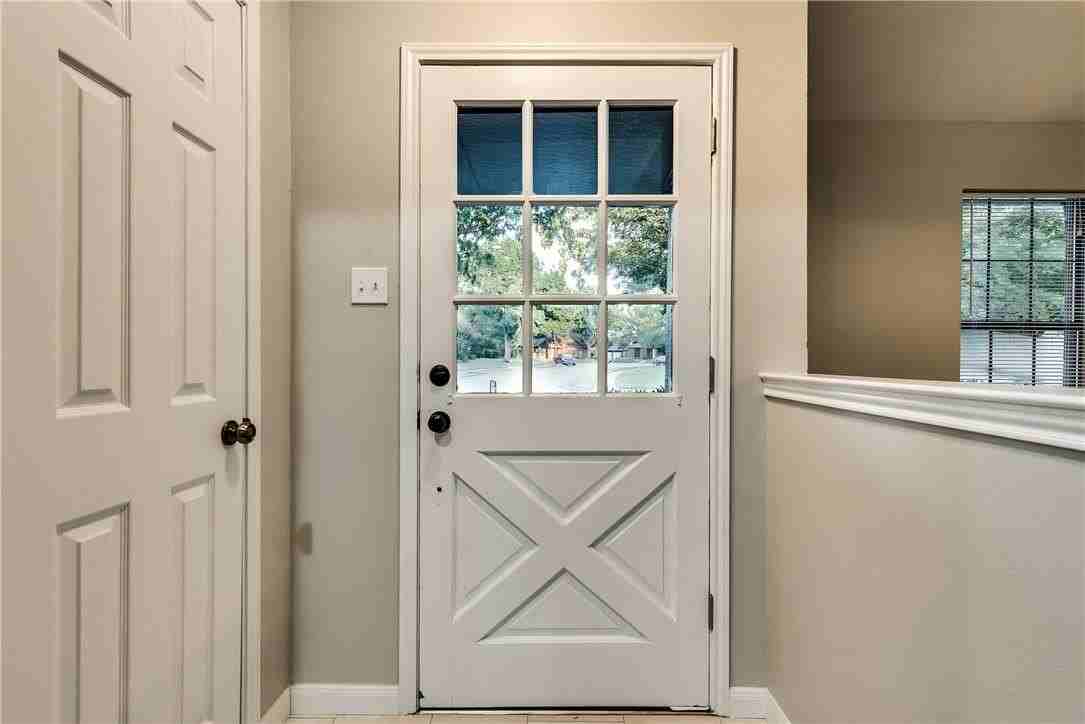 2809 Hampshire Dr - Photo 2 of 16