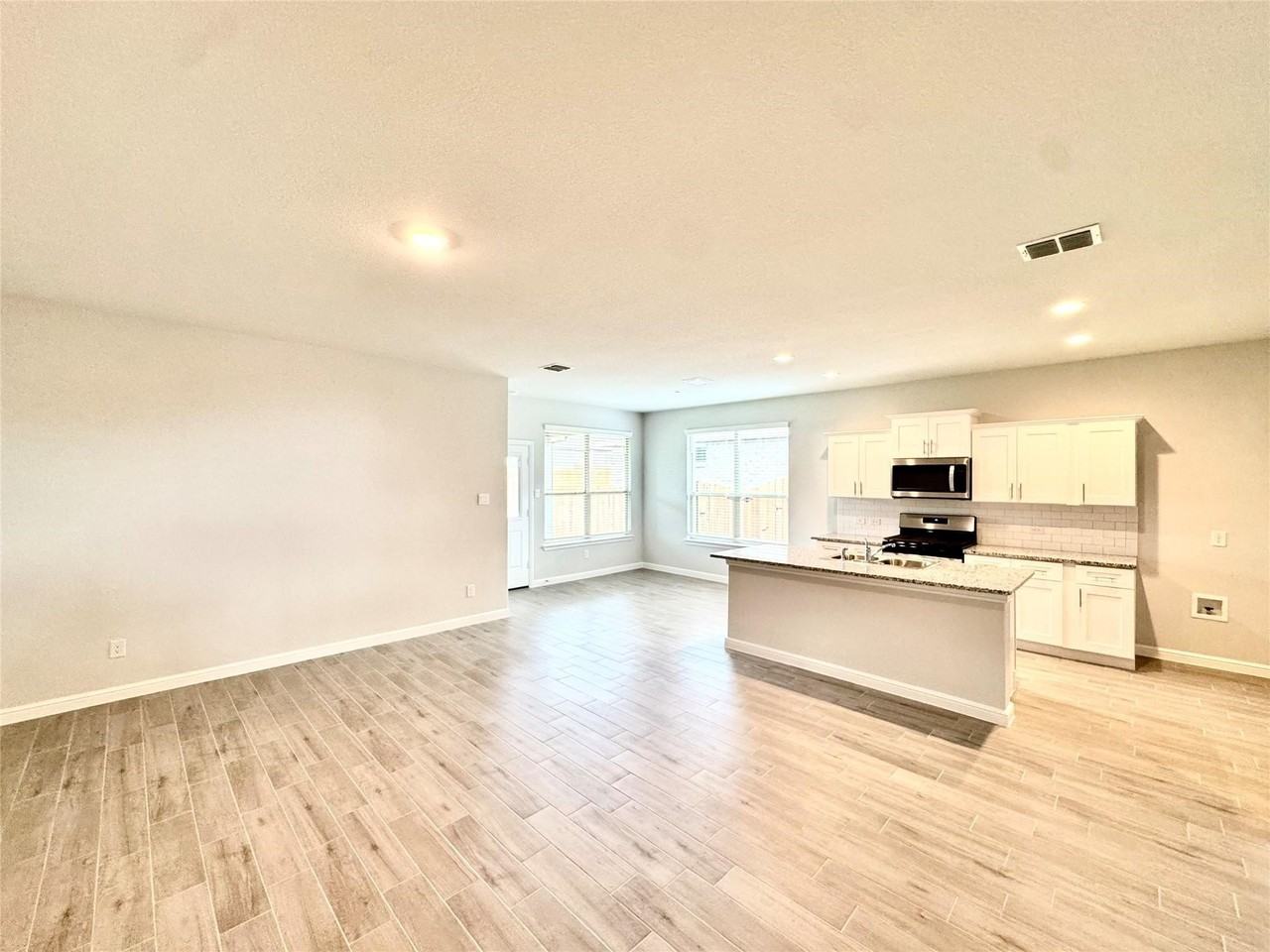 4308 Cornelia St - Photo 4 of 18