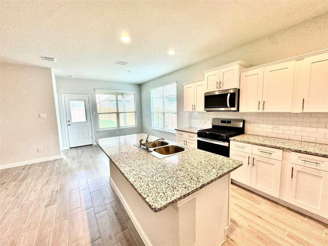 4308 Cornelia St - Photo 5 of 18