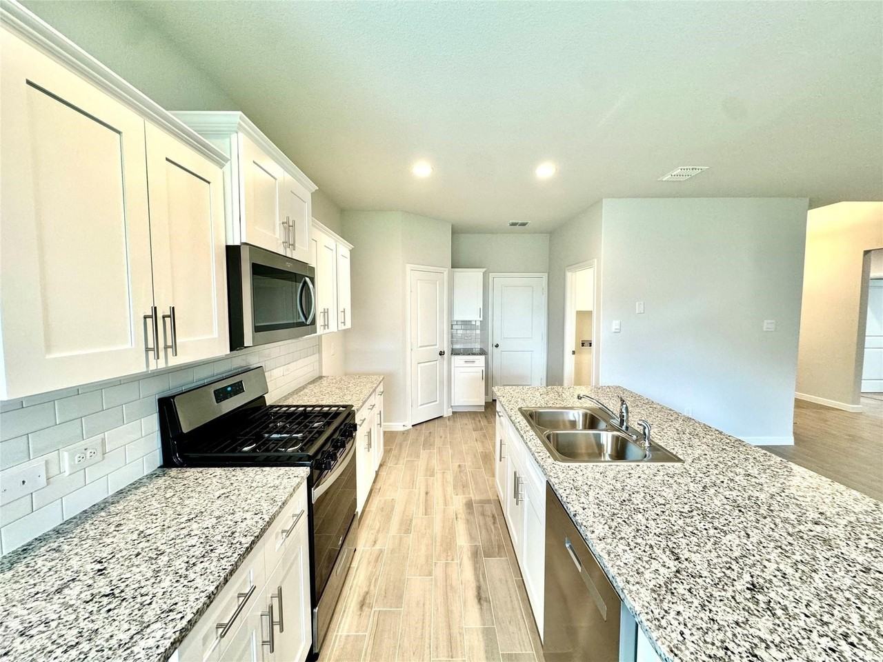 4308 Cornelia St - Photo 7 of 18