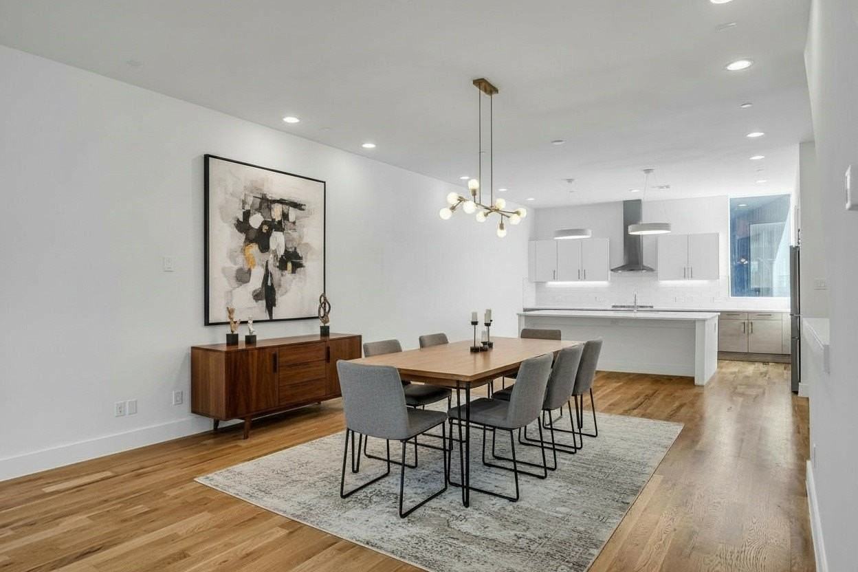 426 W 9th St - Photo 6 of 30