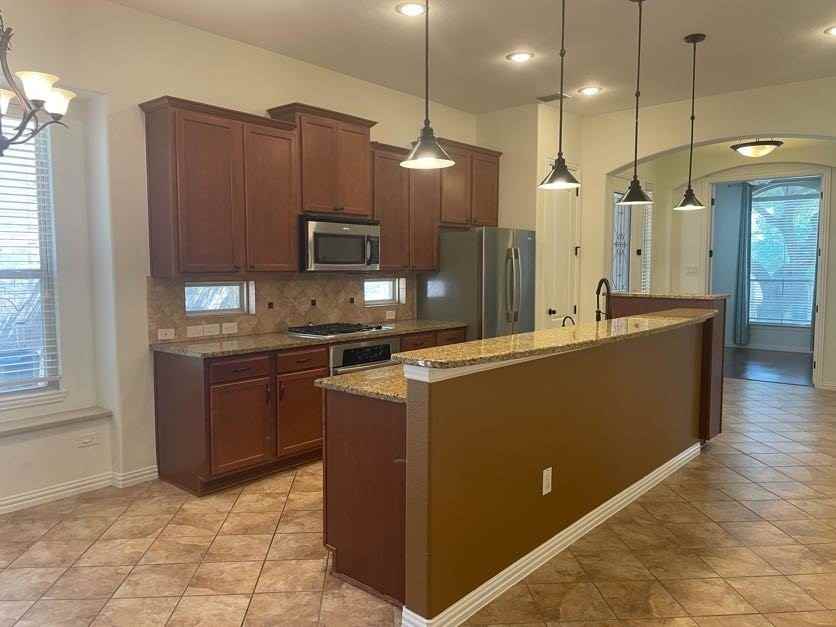 2444 Sunderland Ln - Photo 3 of 21