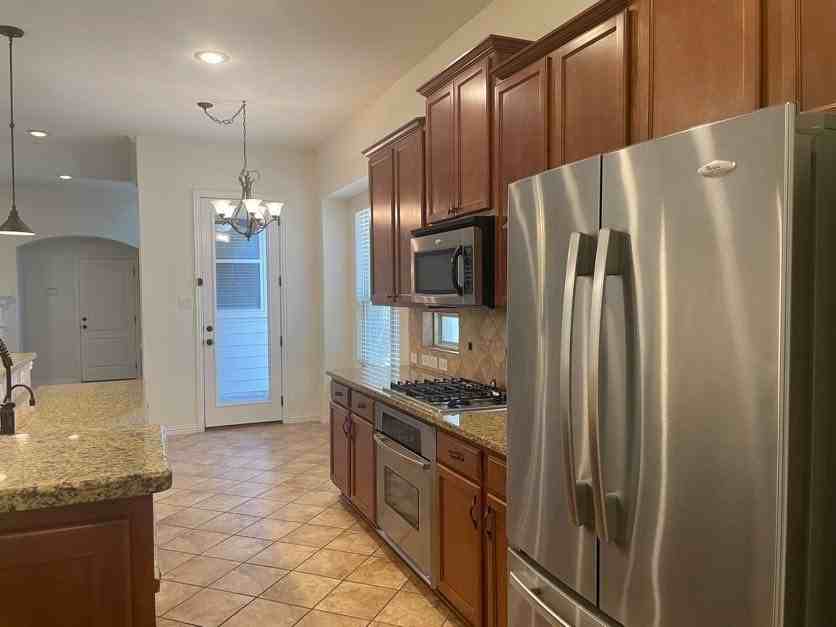 2444 Sunderland Ln - Photo 4 of 21