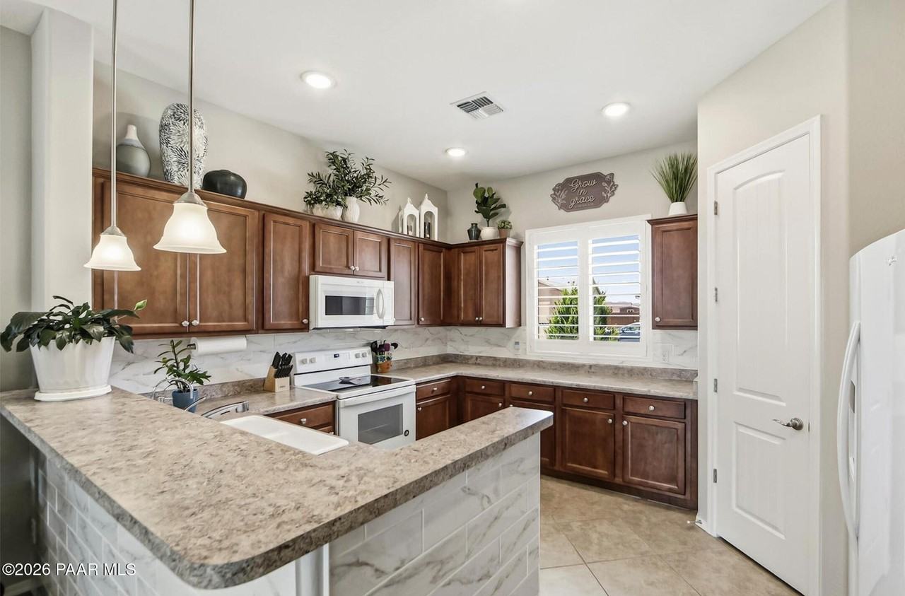 6323 E Beckett Trl - Photo 2 of 50