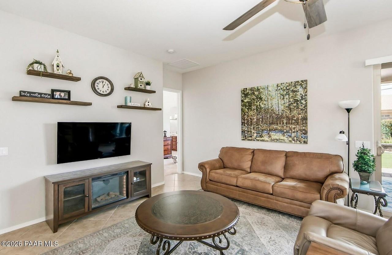 6323 E Beckett Trl - Photo 3 of 50
